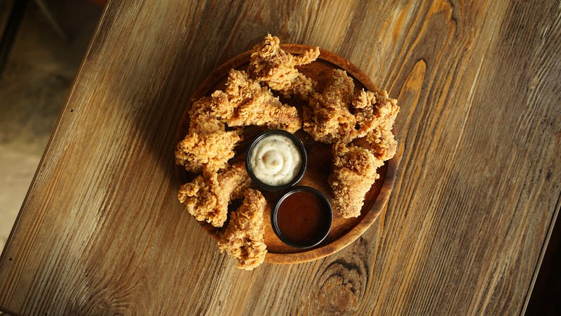 Buffalo wings with blue cheese dipping sauce