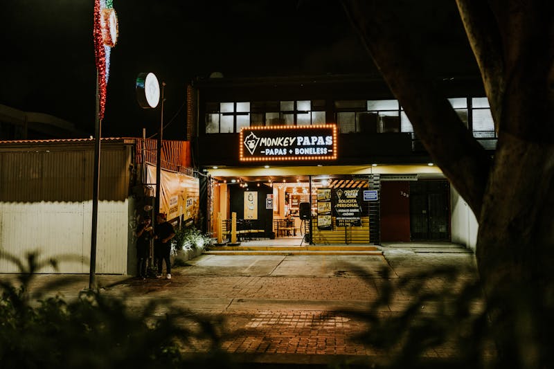 Pequod's pizza open kitchen and pizza oven view